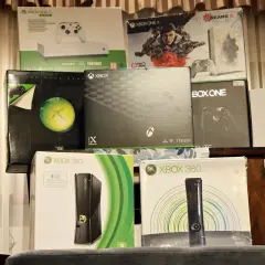 Kolekcja konsol Xbox 360 i Xbox One, w tym zestawy z grami i akcesoriami. Czy gry z Xbox 360 działają na Xbox One? Sprawdźmy!