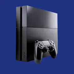 Czarna konsola PS4 z padem, gotowa do gry. Marzenie każdego gracza, który chce poczuć moc prawdziwego emulatora PS4.
