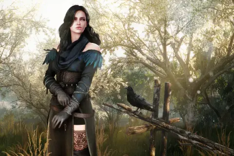 Yennefer w czarnej sukni z piórami i krukiem na płocie, na tle kwitnących drzew.