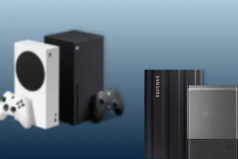 Porównanie konsol Xbox Series S i X z dyskami zewnętrznymi Samsung i Seagate.