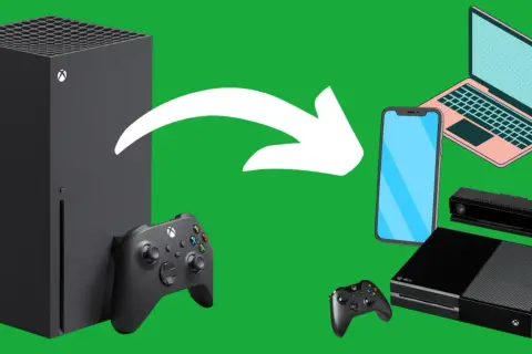 Xbox Series X obok Xbox One, kontrolerów, telefonu i laptopa. Czy gry z Xbox One działają na Xbox Series X?