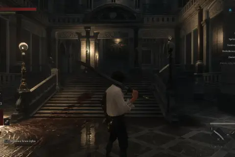Mroczna klatka schodowa, krew na posadzce, postać z mieczem. Klimat jak w Bloodborne na Xbox.
