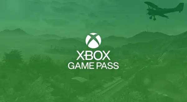 Logo Xbox Game Pass na tle zielonego krajobrazu z samolotem.
