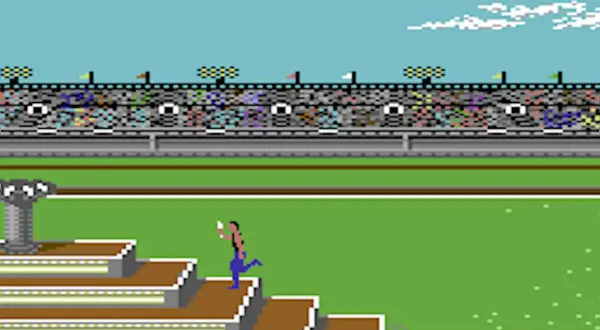 Biegacz na schodach stadionu, klasyczne gry na Commodore 64. Widownia kibicuje.