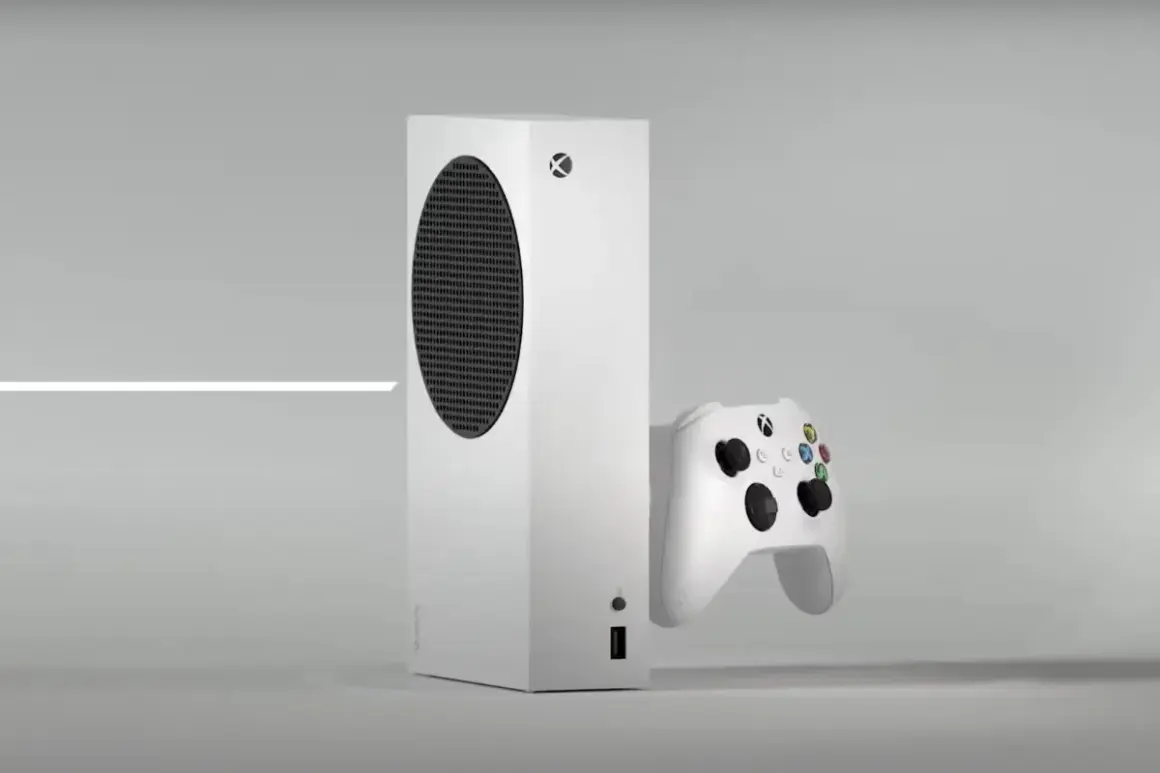 Biała konsola Xbox Series S z kontrolerem. Poznaj jej możliwości i xbox series s specyfikacja.