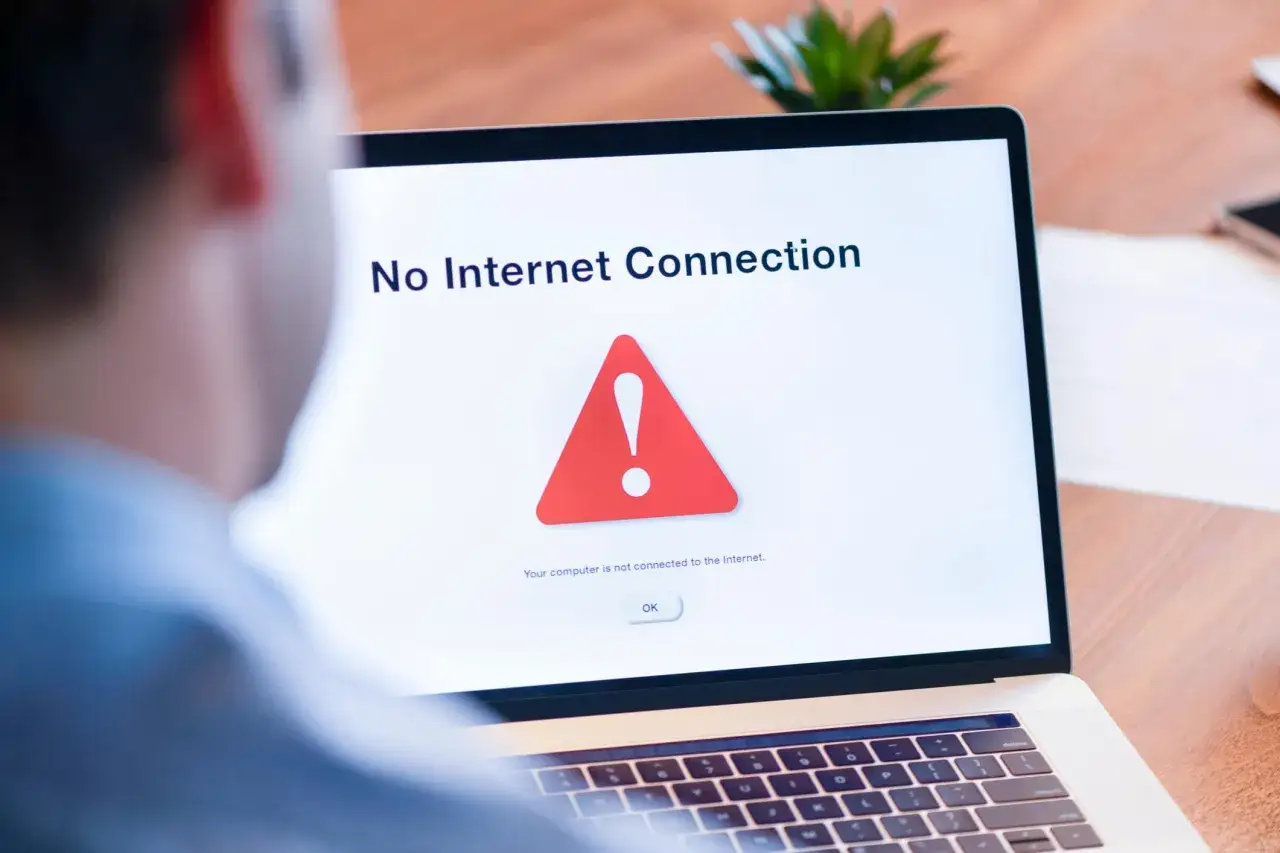 Brak połączenia z internetem na laptopie, komunikat błędu 0x800704cf.