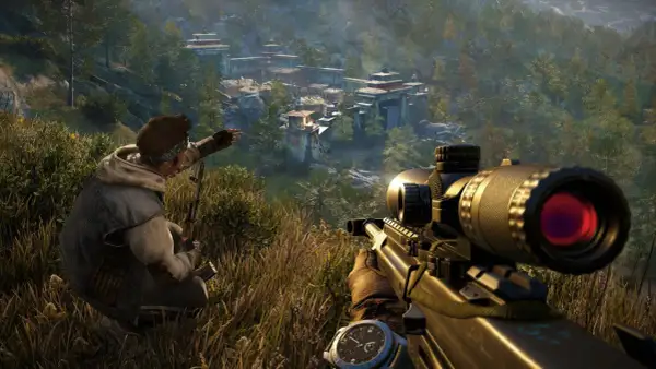 Gracz celuje z karabinu snajperskiego w wioskę w górach. Sprawdź far cry 4 wymagania, by cieszyć się tą grafiką.