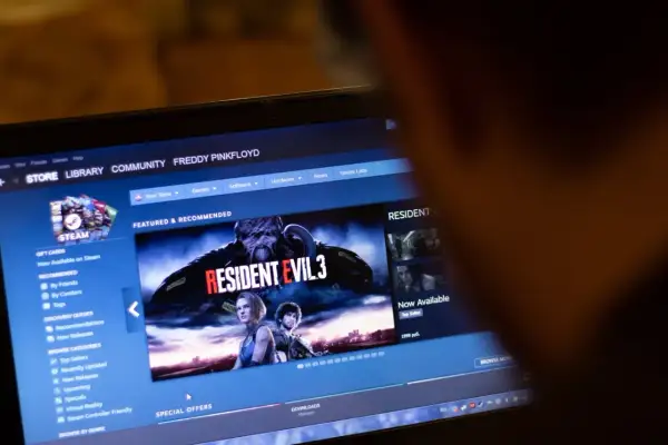 Gracz przegląda Steam, szukając najpopularniejszych gier. Na ekranie widać Resident Evil 3.