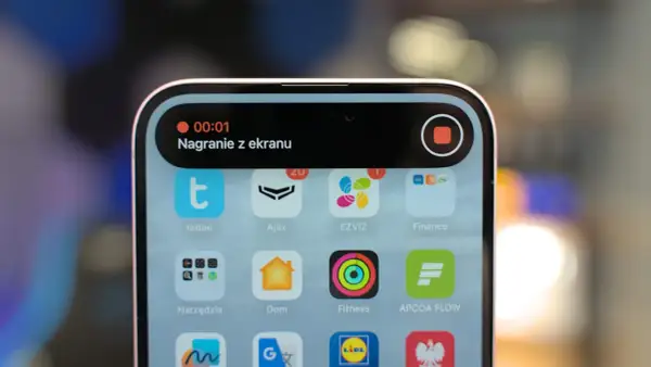 Nagrywanie ekranu iPhone w toku. Czerwona kropka i czasomierz wskazują aktywny recording.